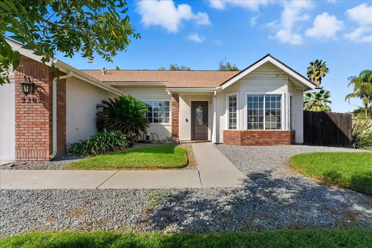 2202 Cottonwood Court, Hanford, CA 93230 - Image #1