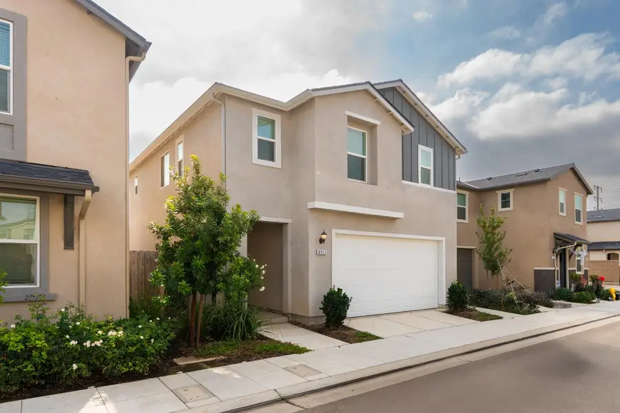 6313 E Meritage Drive, Fresno, CA 93727 - Image #2