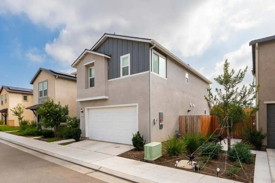 6313 E Meritage Drive, Fresno, CA 93727 - Image #3