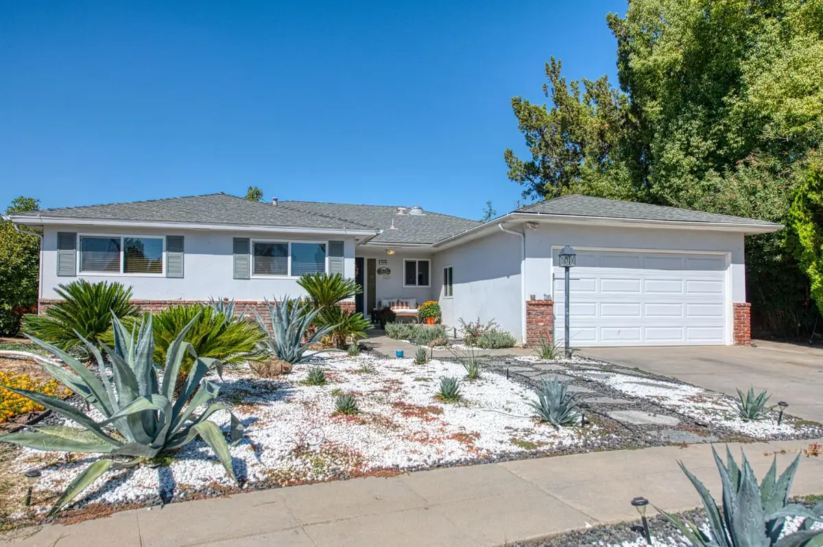1038 E Vartikian Avenue, Fresno, CA 93710 - Image #1