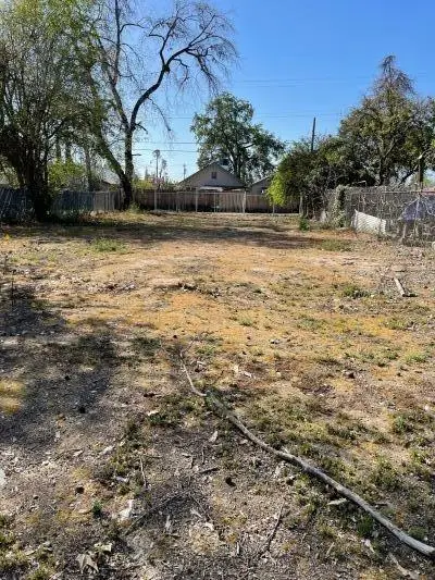 3040 E Washington Avenue, Fresno, CA 93701