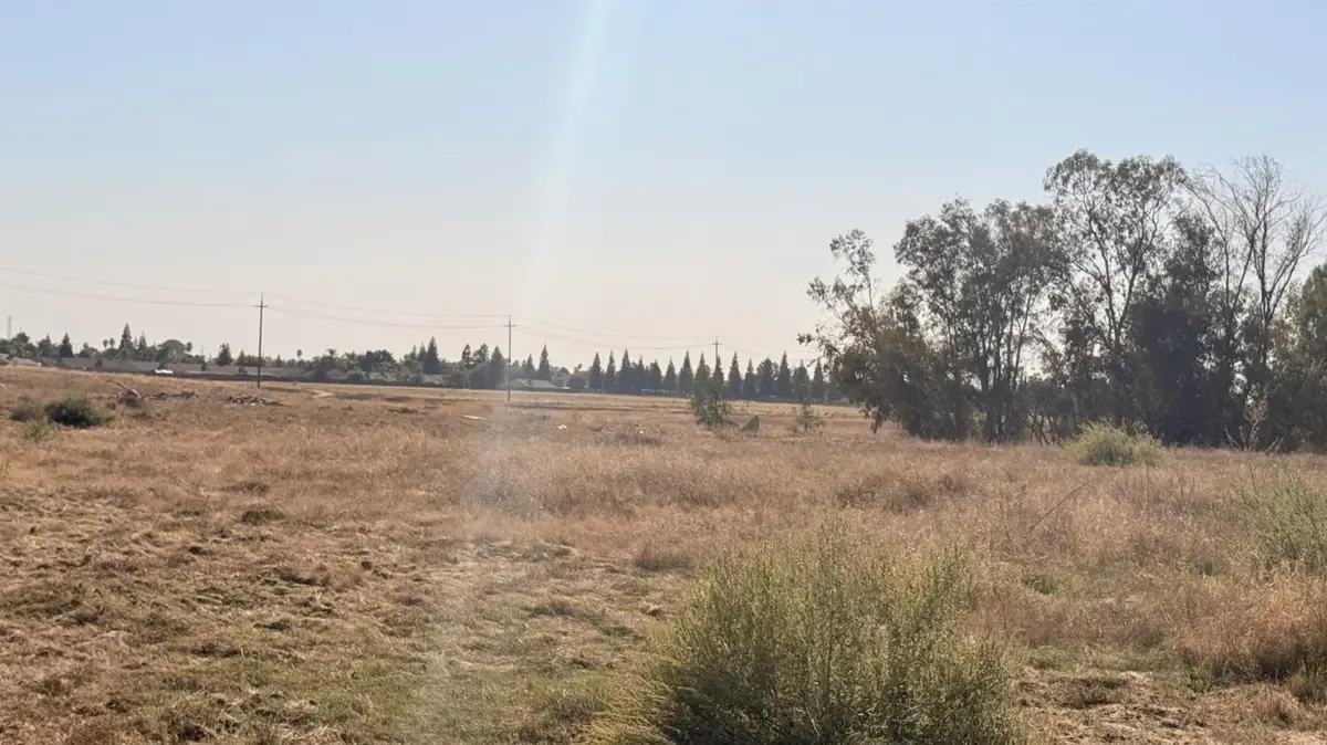 123 E South Ave, Parlier, CA 93648 - Image #1