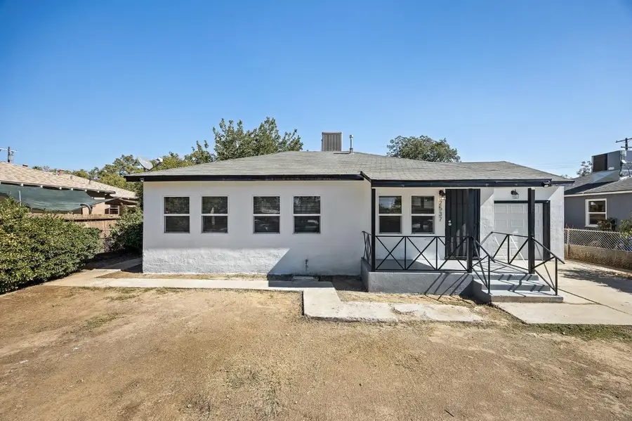2537 S Holly Avenue, Fresno, CA 93706 - Image #2
