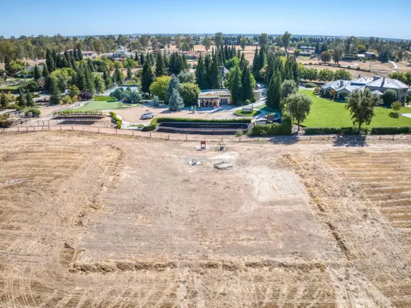 1 Biglione Drive, Clovis, CA 93619