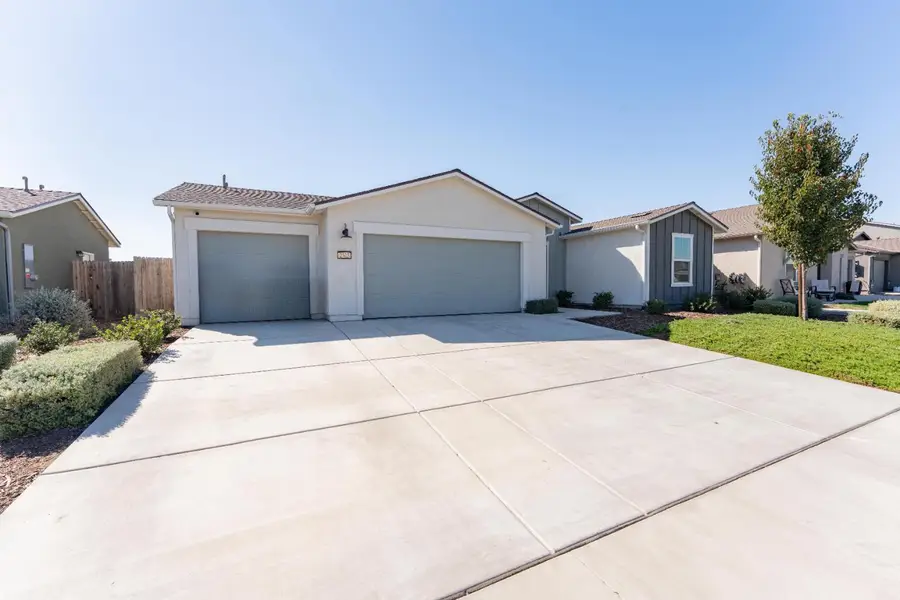 2523 Sawgrass Avenue, Tulare, CA 93274 - Image #2