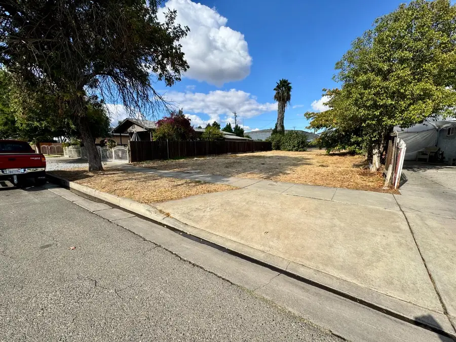 919 W 14th Street, Merced, CA 95340 - #3