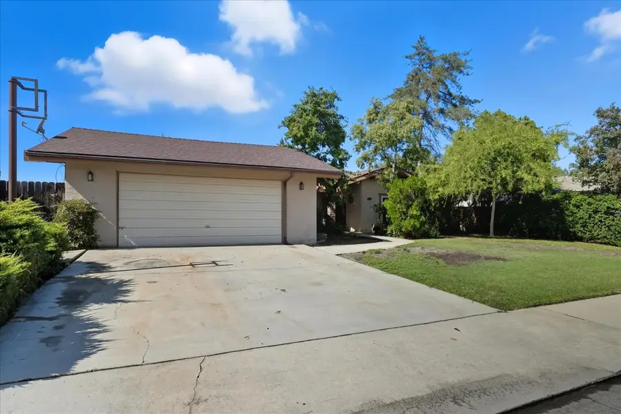 165 Lyon Avenue, Sanger, CA 93657 - Image #3