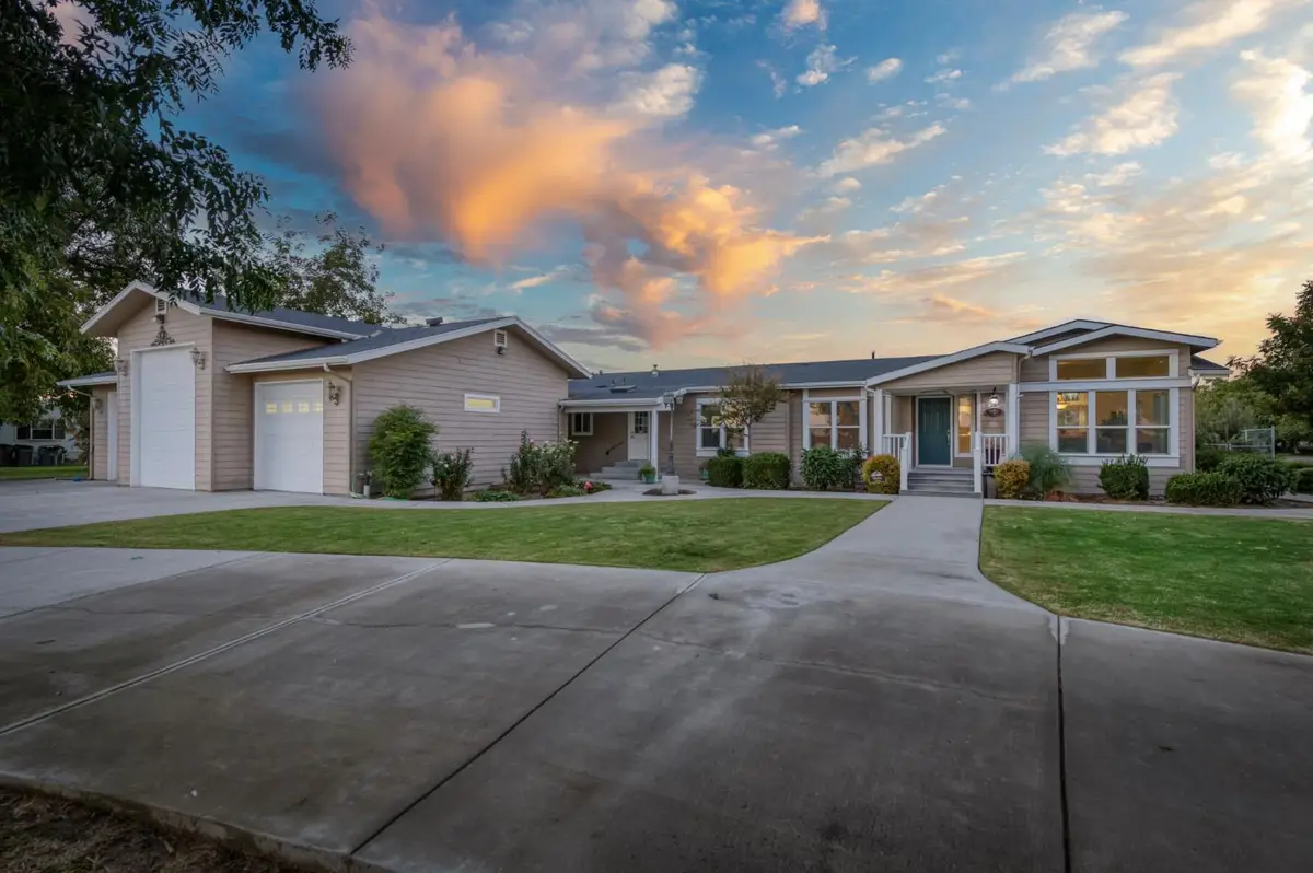 8646 Cairo Avenue, Laton, CA 93242 - Image #1