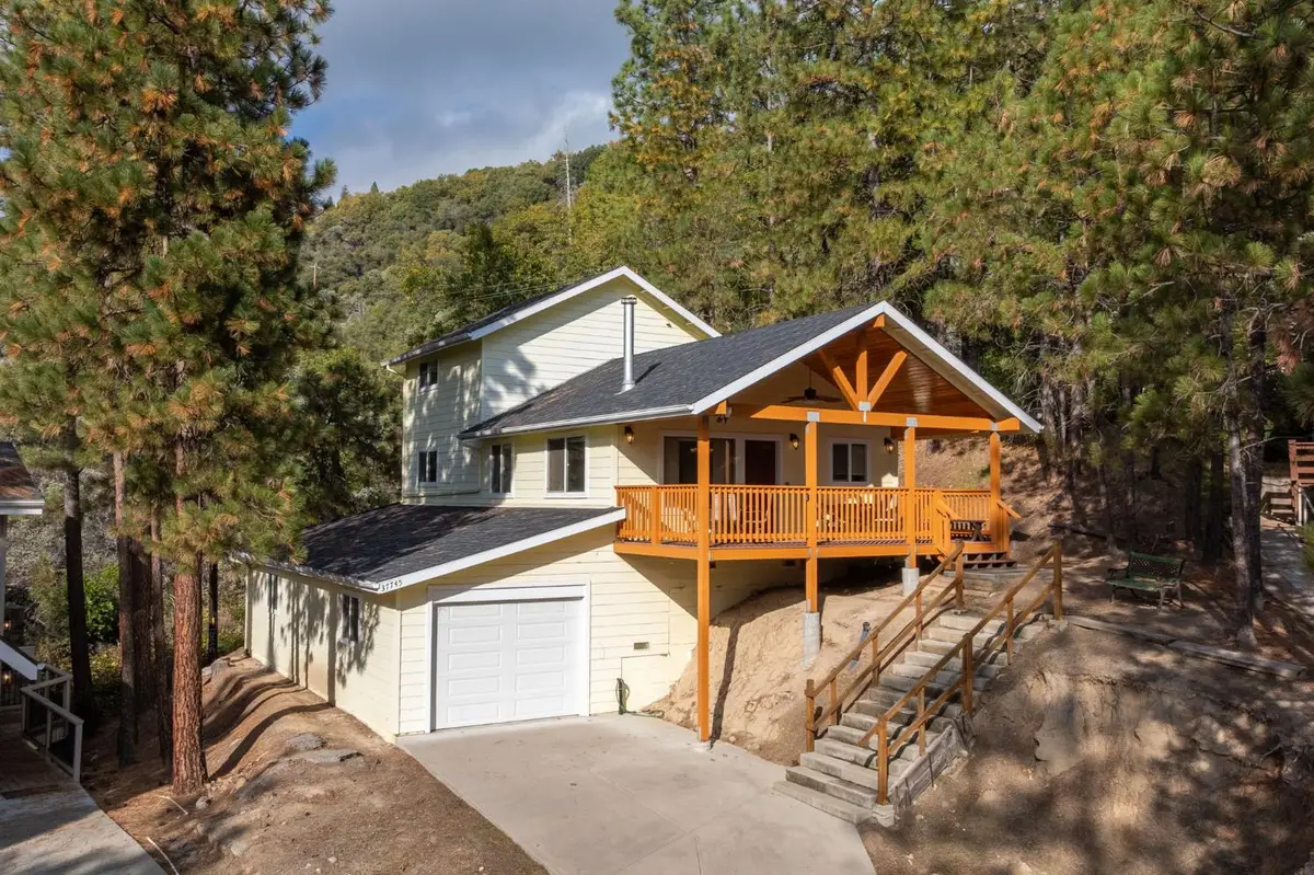 37745 Marina View Dr, Bass Lake, CA 93604 - Image #1