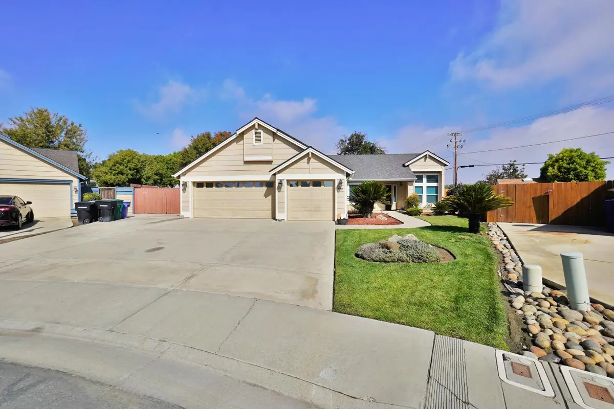 3215 Holly Court, Hanford, CA 93230 - Image #1