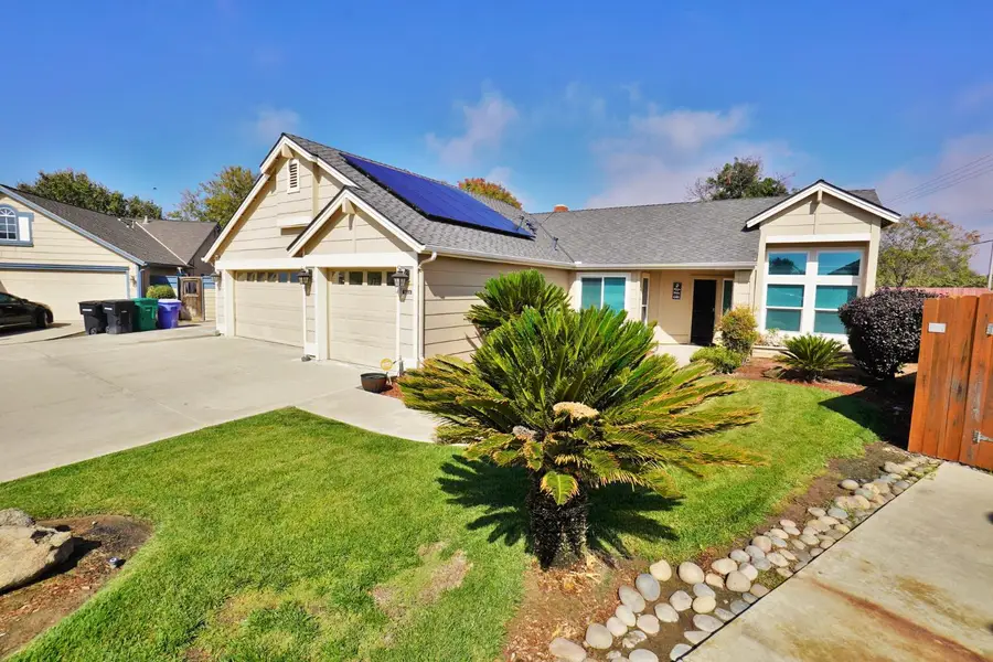 3215 Holly Court, Hanford, CA 93230 - Image #2