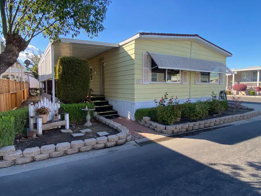 221 W Herndon Avenue #107, Pinedale, CA 93650 - #2