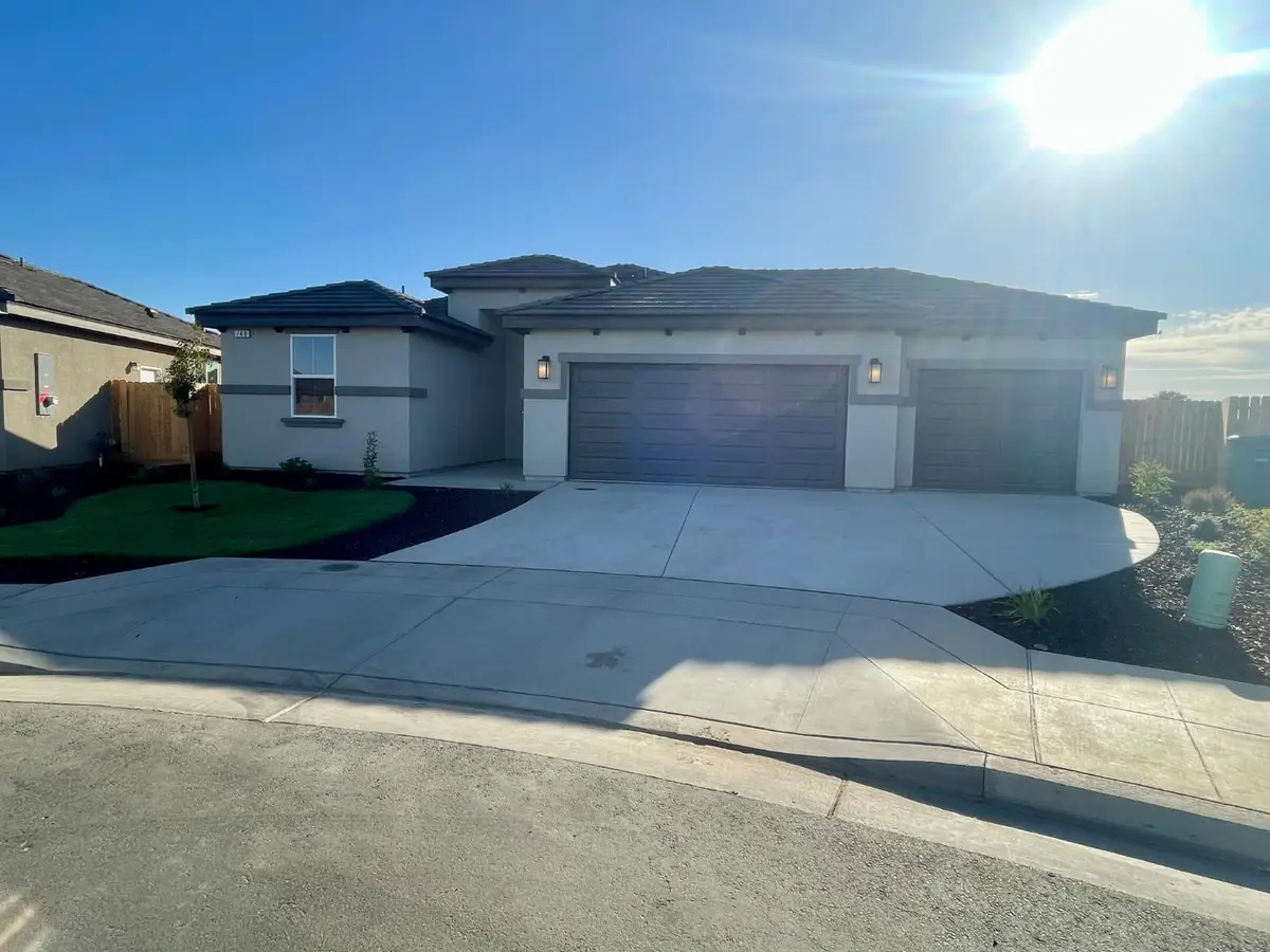 16171 West Monterey Ave, Kerman, CA 93630 - Image #1