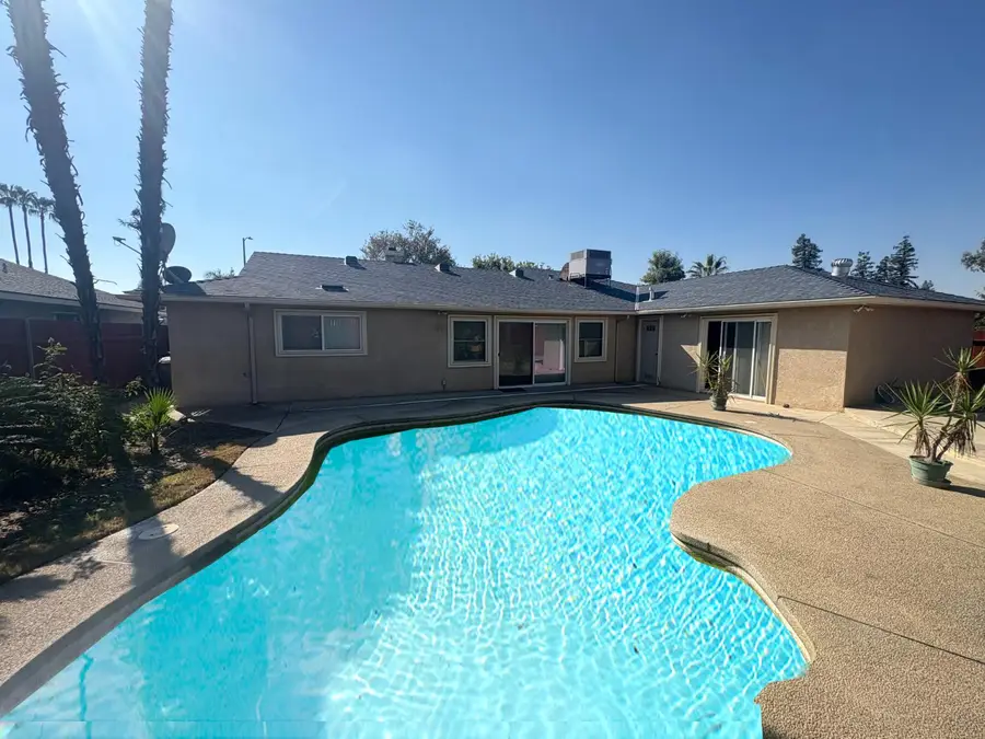 3074 W Pico Avenue, Fresno, CA 93722 - Image #2