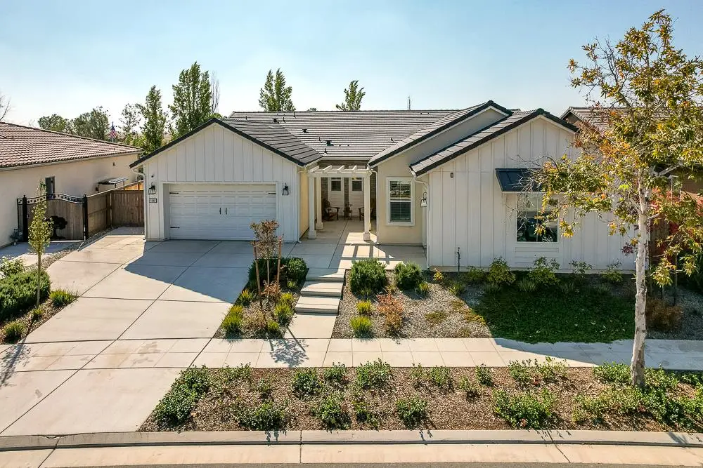 1048 Beaver Pond Loop, Madera, CA 93636 - Image #1