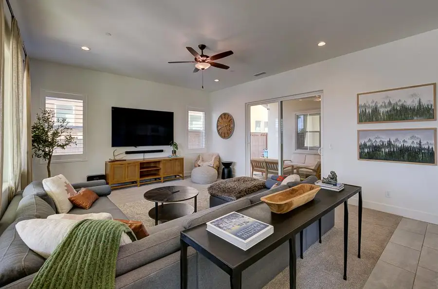 1048 Beaver Pond Loop, Madera, CA 93636 - Image #3