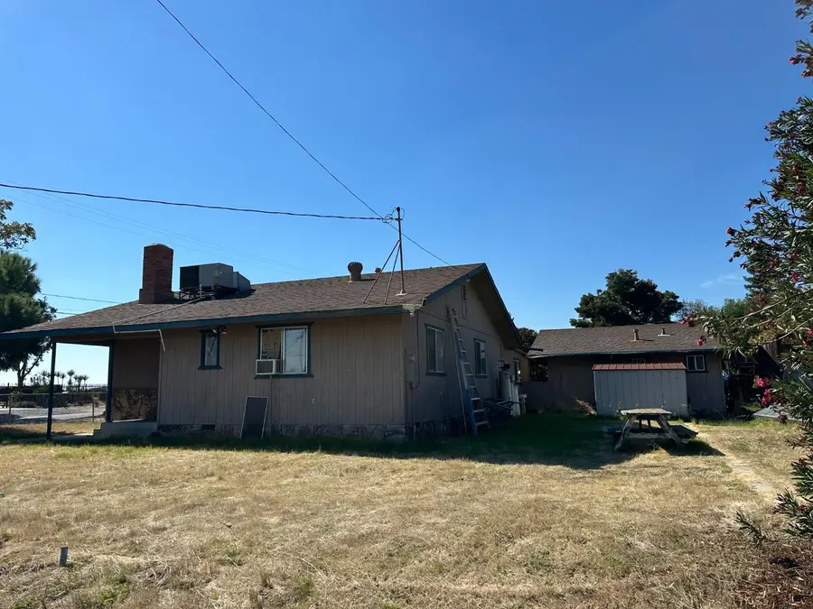 256 W Clayton Avenue, Fresno, CA 93706 - Image #2