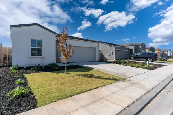 1020 Wayfarer Lane, Madera, CA 93636