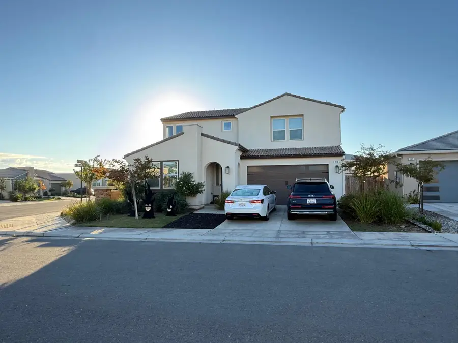 518 Traverse Drive S, Madera, CA 93636 - Image #2