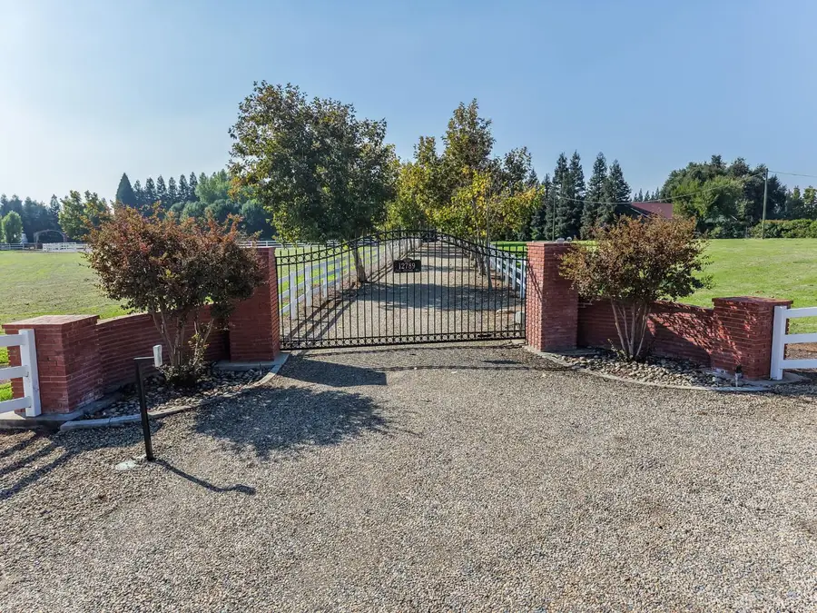 12789 E Herndon Avenue, Clovis, CA 93619 - Image #2