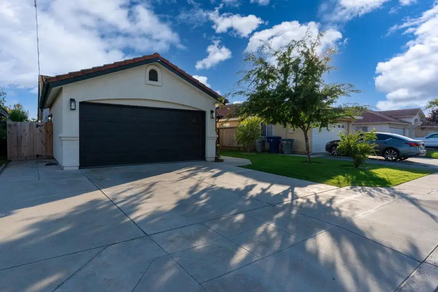 4239 W Cambridge Avenue, Fresno, CA 93722 - Image #2