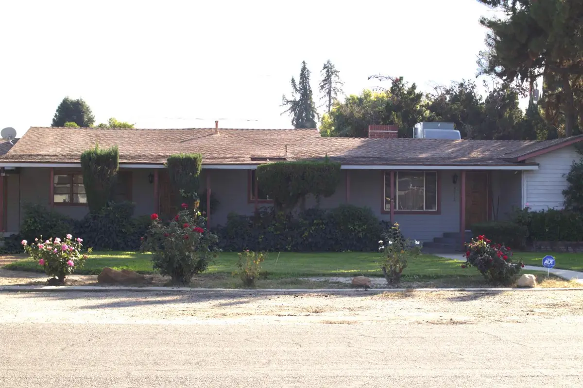 5812 E Midwick Lane, Fresno, CA 93727 - Image #1