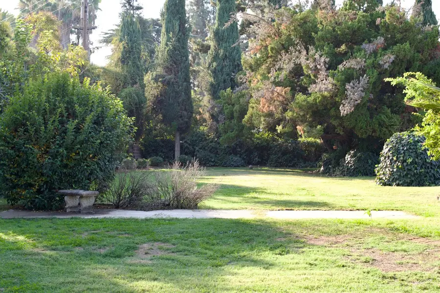 5812 E Midwick Lane, Fresno, CA 93727 - Image #3