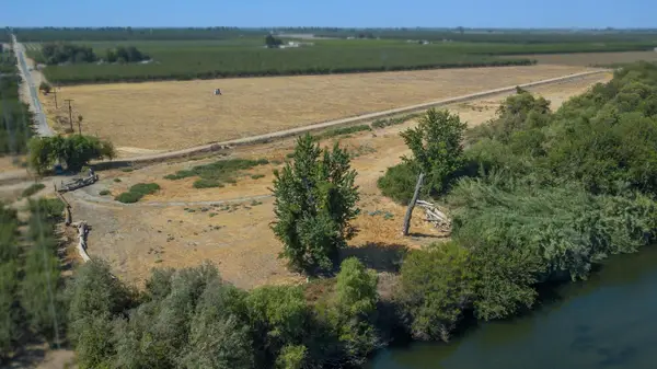 1188 7 1/2 Avenue, Kingsburg, CA 93631