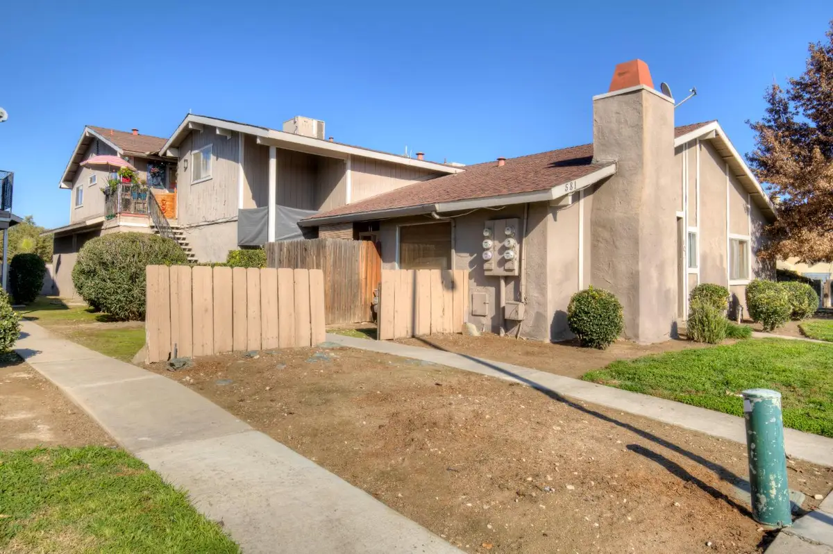 581 W Ashlan Avenue, Clovis, CA 93612 - Image #1
