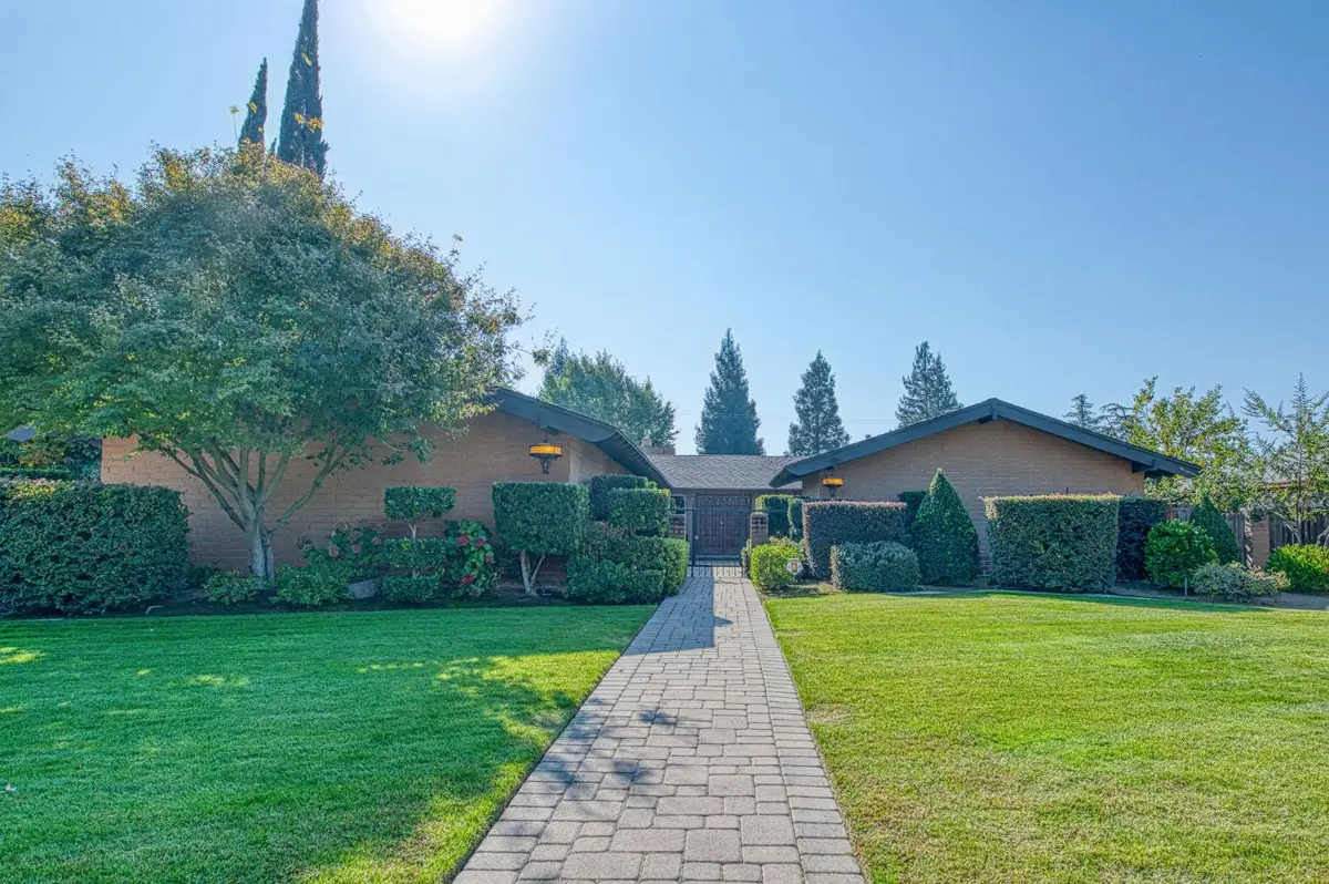 1227 W Sierra Avenue, Fresno, CA 93711 - Image #1