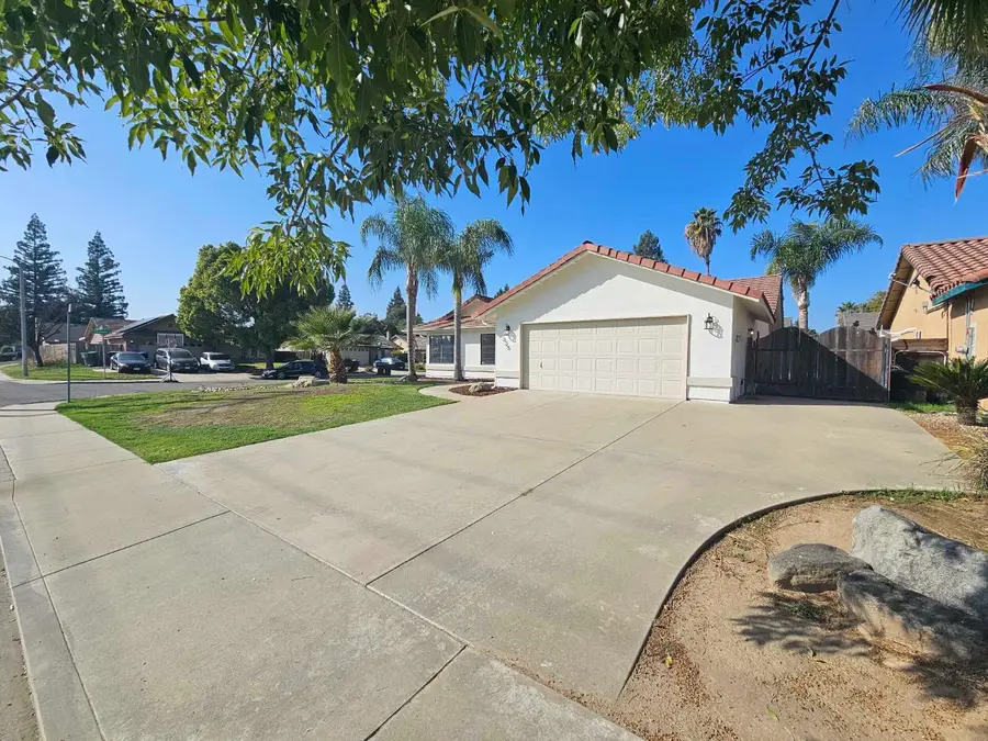 825 Manzanita Street, Visalia, CA 93292 - Image #2