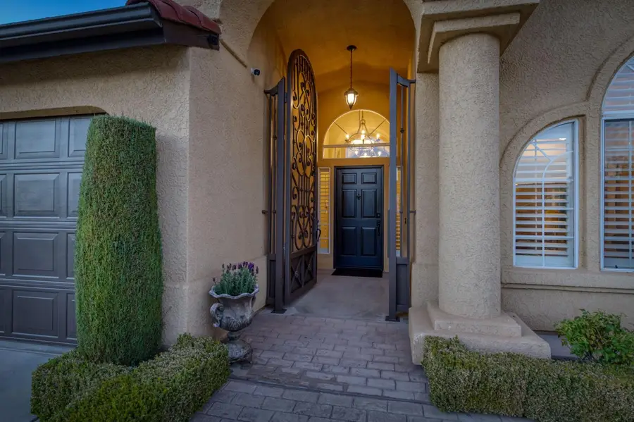 2176 E Niles Avenue, Fresno, CA 93720 - Image #2