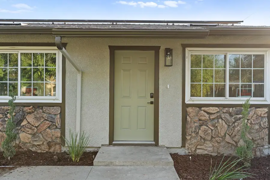 221 W San Joaquin Street, Fresno, CA 93706 - Image #2