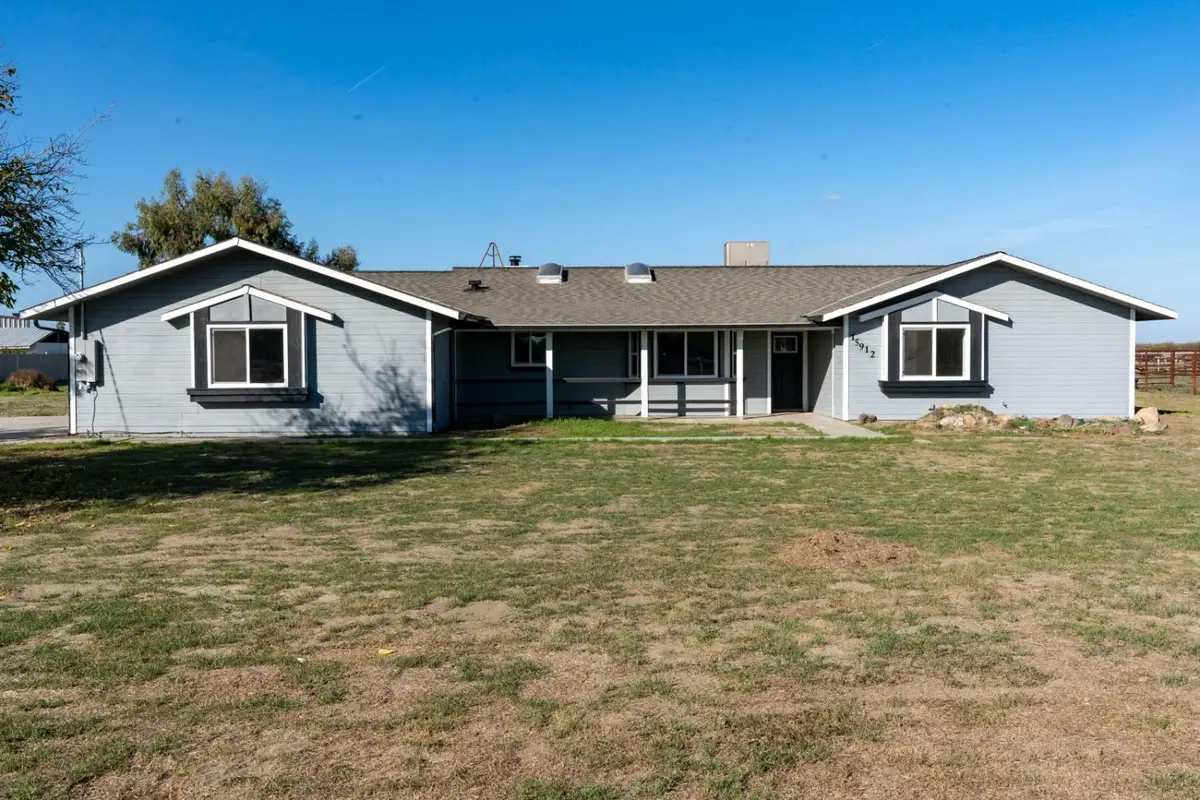 15912 Idaho Avenue, Lemoore, CA 93245 - Image #1