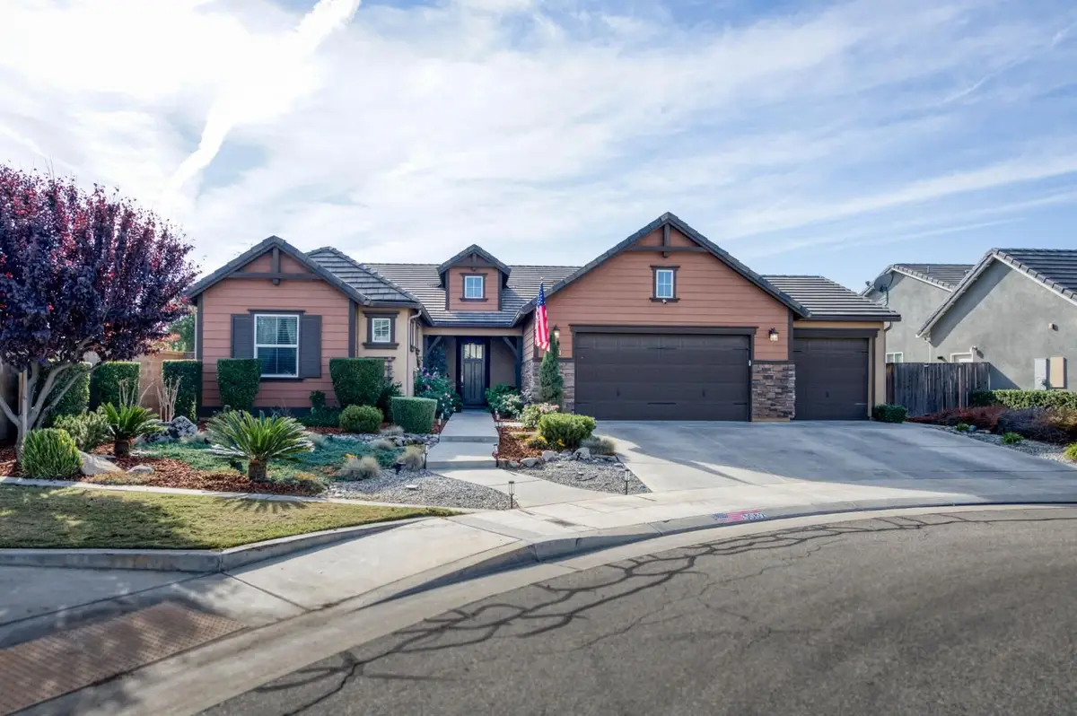 3082 Robinwood Avenue, Clovis, CA 93619 - Image #1