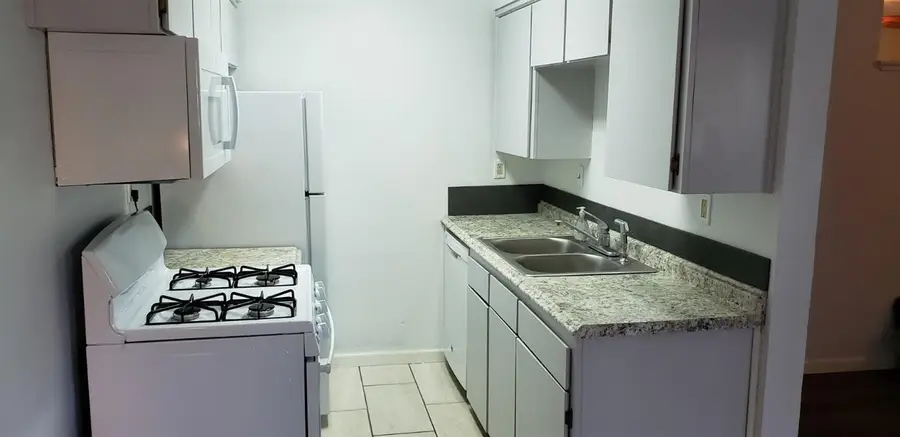 1190 S Winery Avenue #124, Fresno, CA 93727 - Image #3