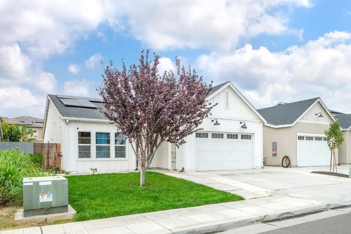 5823 E Pitt Avenue, Fresno, CA 93727 - Image #1