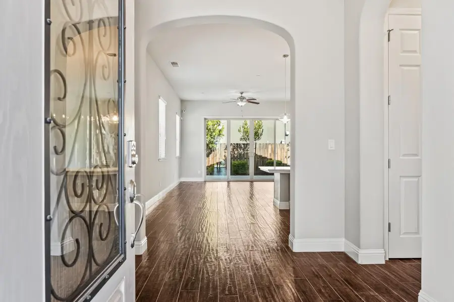 1836 E Bella Rosa Avenue, Fresno, CA 93730 - Image #2