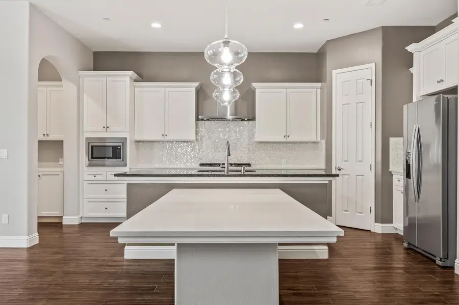 1836 E Bella Rosa Avenue, Fresno, CA 93730 - Image #3