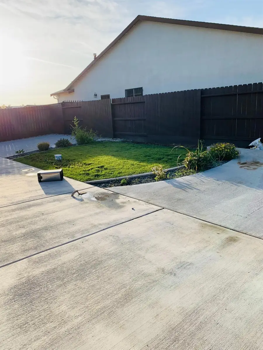 5441 E Burns, Fresno, CA 93727 - Image #2