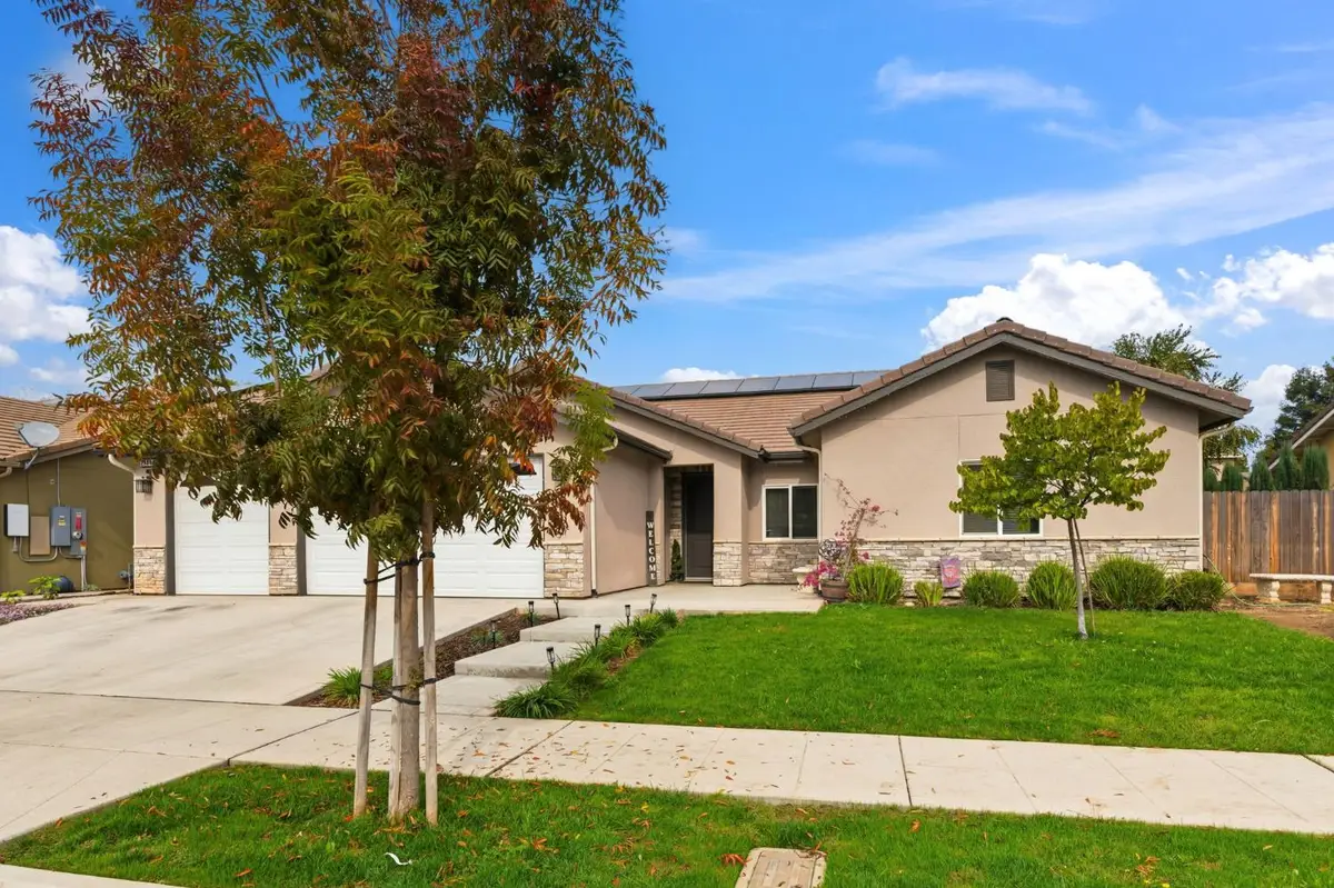 2286 E Jefferson Avenue, Reedley, CA 93654 - Image #1