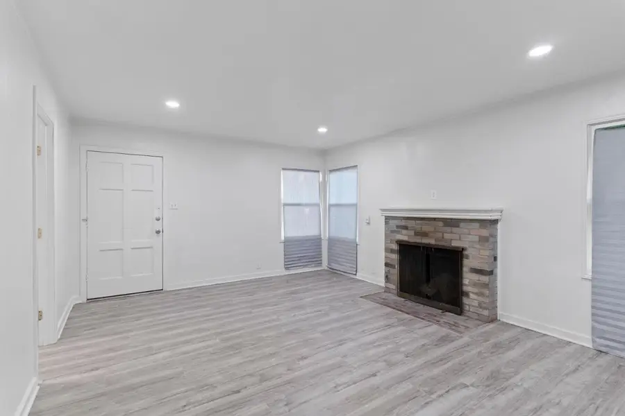 3745 S Kenmore Drive South, Fresno, CA 93703 - Image #2