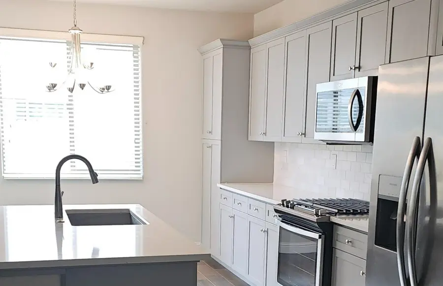 6211 E Sasha Drive, Fresno, CA 93727 - Image #2