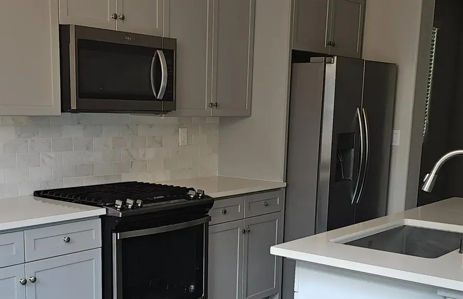 6211 E Sasha Drive, Fresno, CA 93727 - Image #3