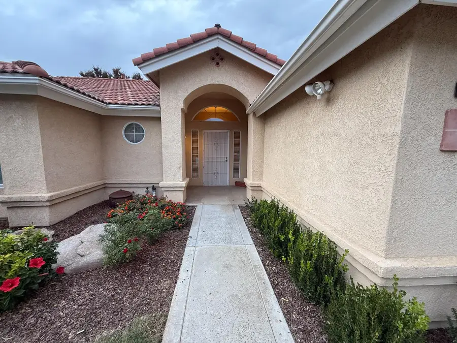 5532 W Wathen Avenue, Fresno, CA 93722 - Image #2