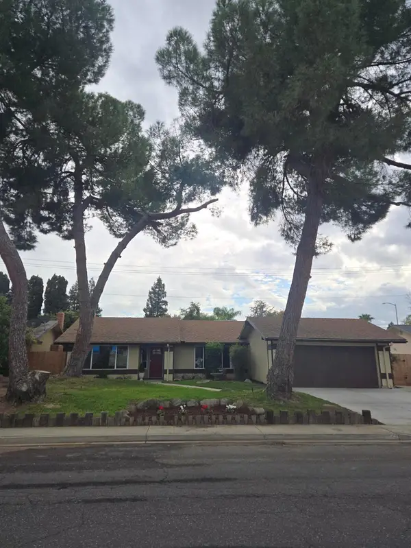 1946 Calimyrna Avenue, Clovis, CA 93611