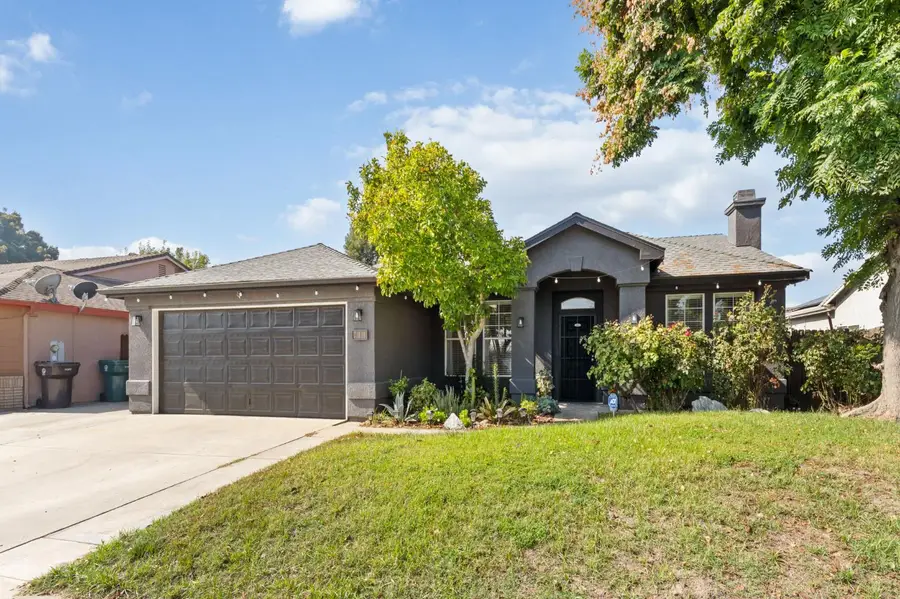 711 N Sacramento Street, Tulare, CA 93274 - Image #2