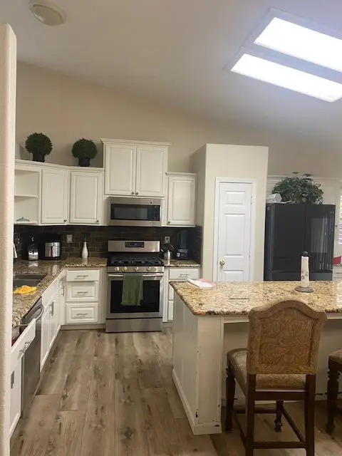 5466 E Kaviland Avenue, Fresno, CA 93727 - Image #2