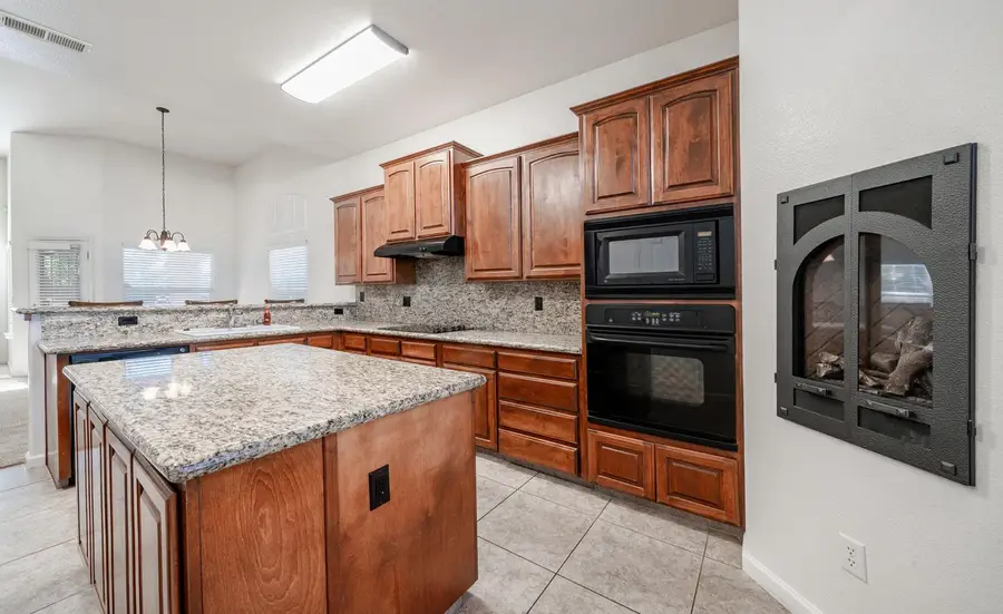 2773 E Deyoung Drive, Fresno, CA 93720 - Image #2