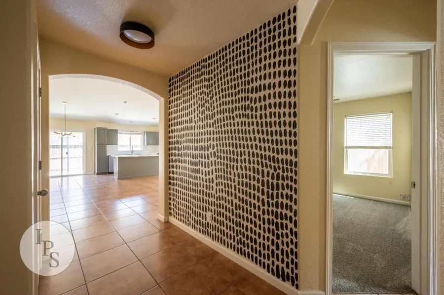 591 S Bundy Drive, Fresno, CA 93727 - Image #2